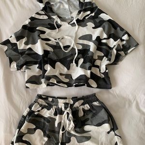 Fashionnova Loungewear set (shorts&crop top)